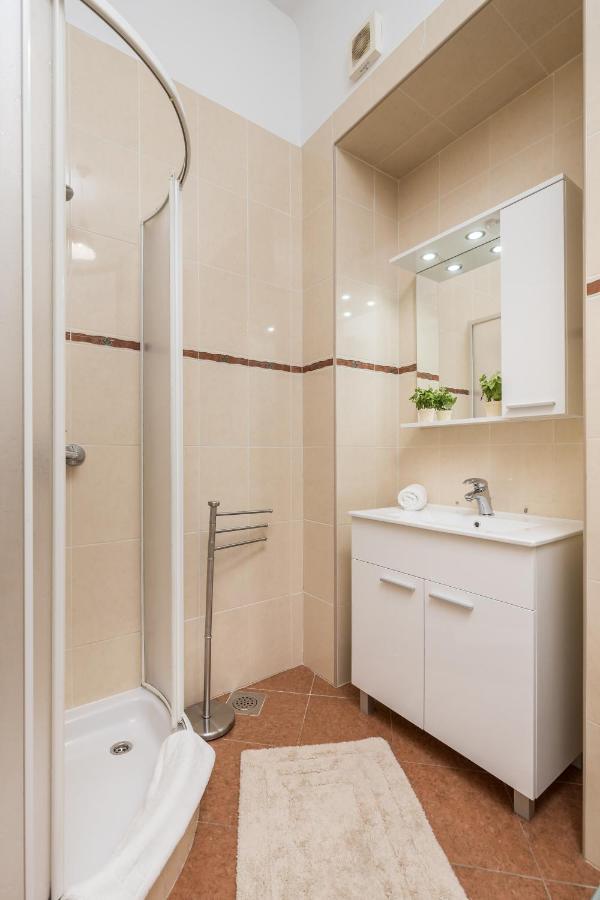 Wien Apartment Рийека Екстериор снимка